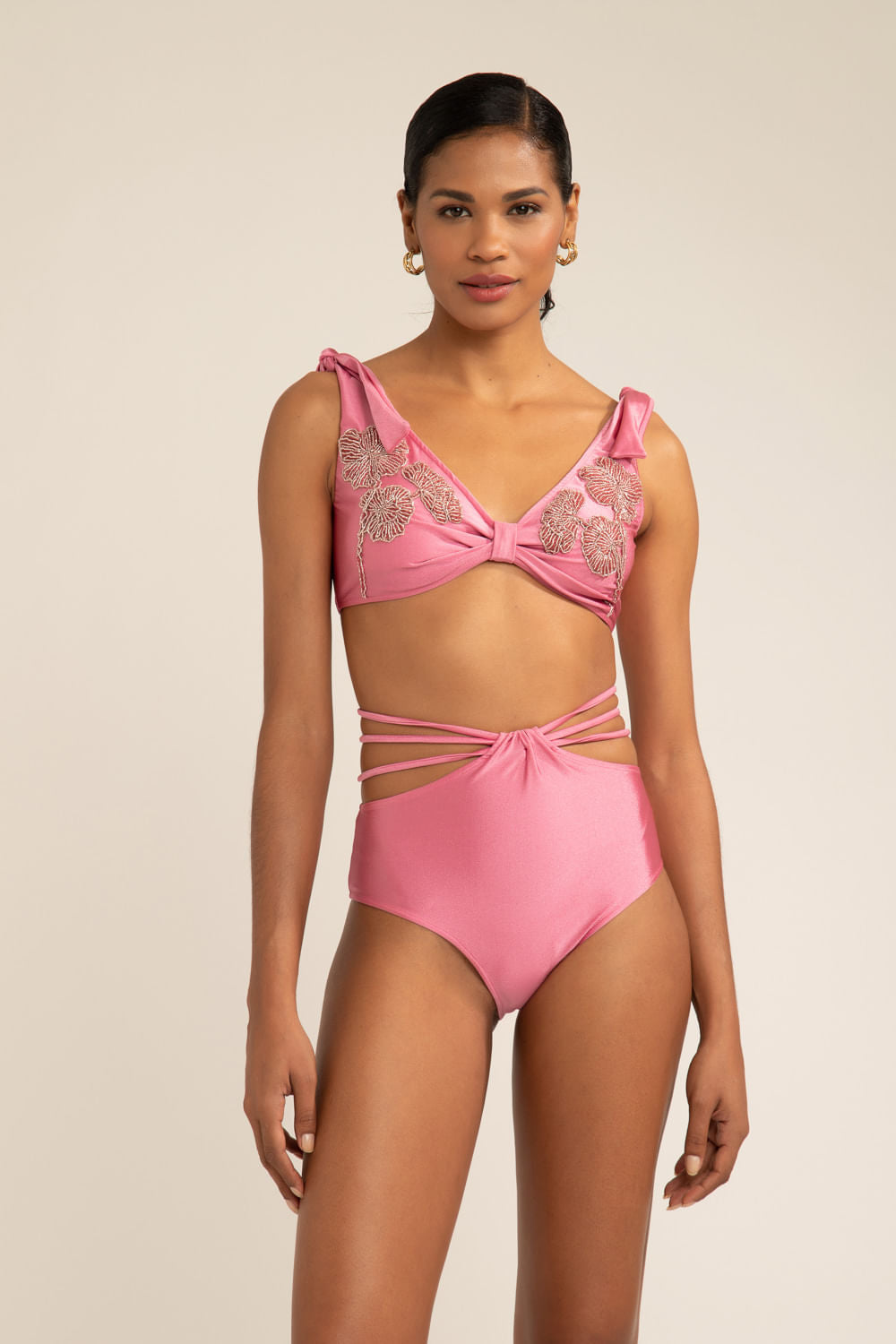 TOP DE BEACH ROSA SELVAGEM COM BORDADO E AMARRAÇÃO NO OMBRO INV22 ROSA