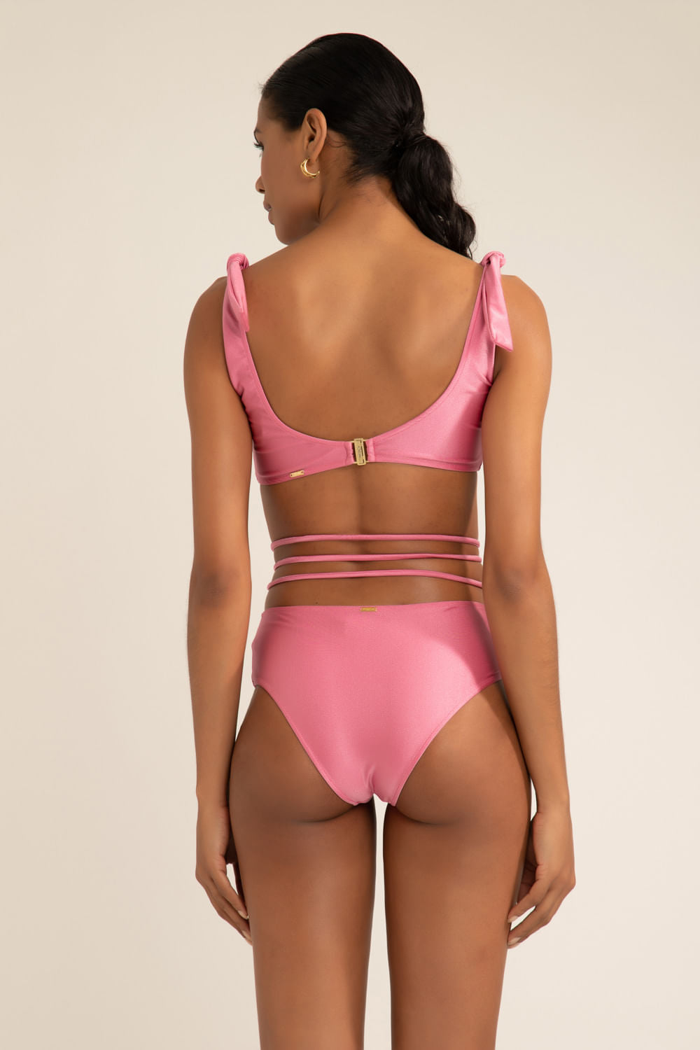 TOP DE BEACH ROSA SELVAGEM COM BORDADO E AMARRAÇÃO NO OMBRO INV22 ROSA
