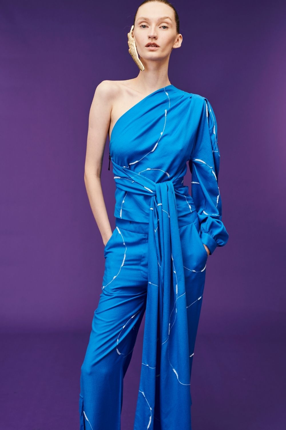 Calça bolsos bordado circles azul