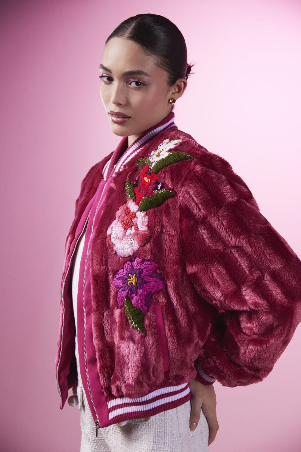 JAQUETA BORDADA FAUX FUR GEORGY ROSA