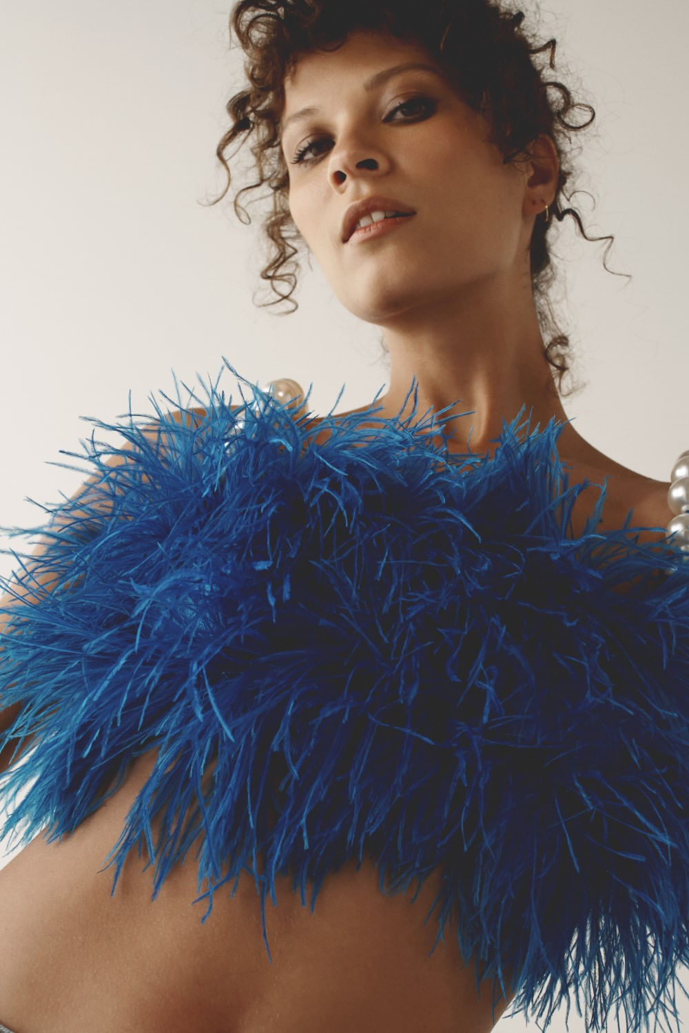 Top cropped plumas malha luxor spy azul