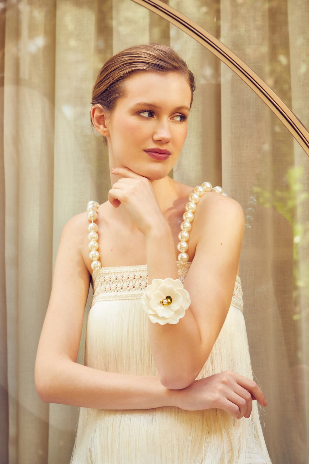 PULSEIRA FLOR CAMÉLIA BRANCO