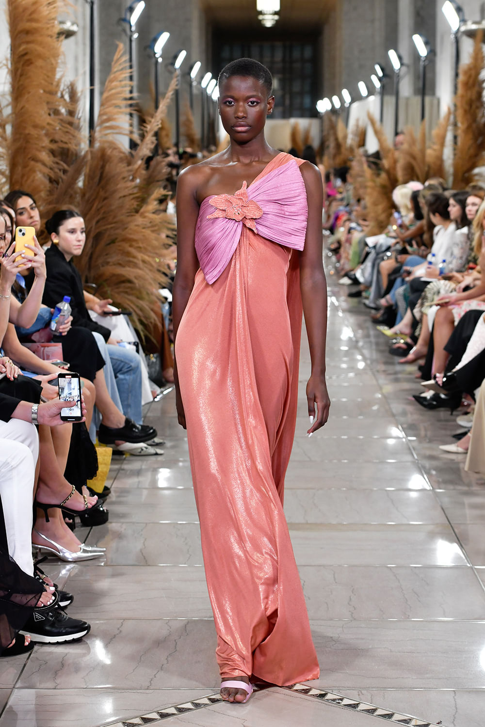 VESTIDO LONGO OMBRO ÚNICO JERSEY METALLIC LARANJA