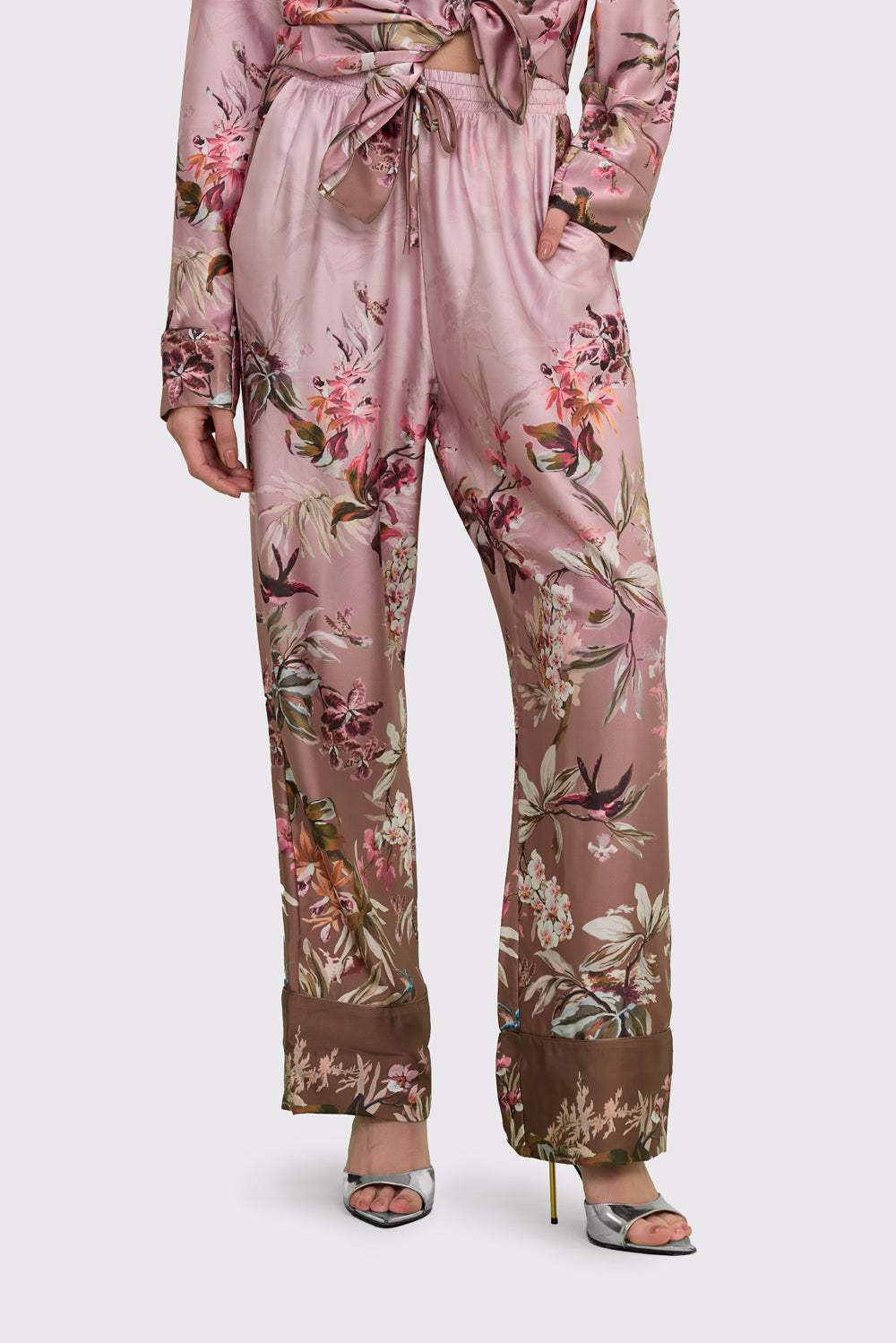 PIJAMA LONGO FLORA MARROM
