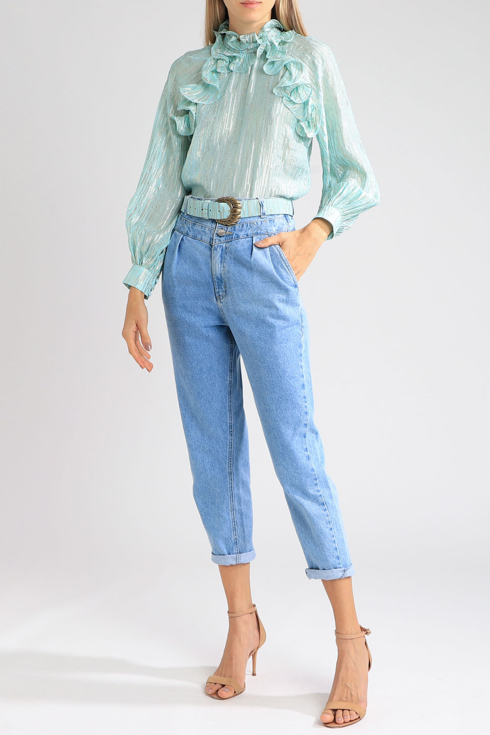 Blusa gola alta babados azul claro