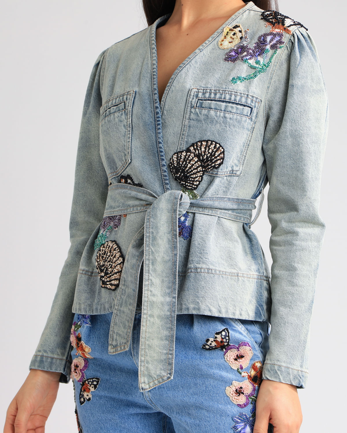 JAQUETA JEANS BORDADA
JEANS