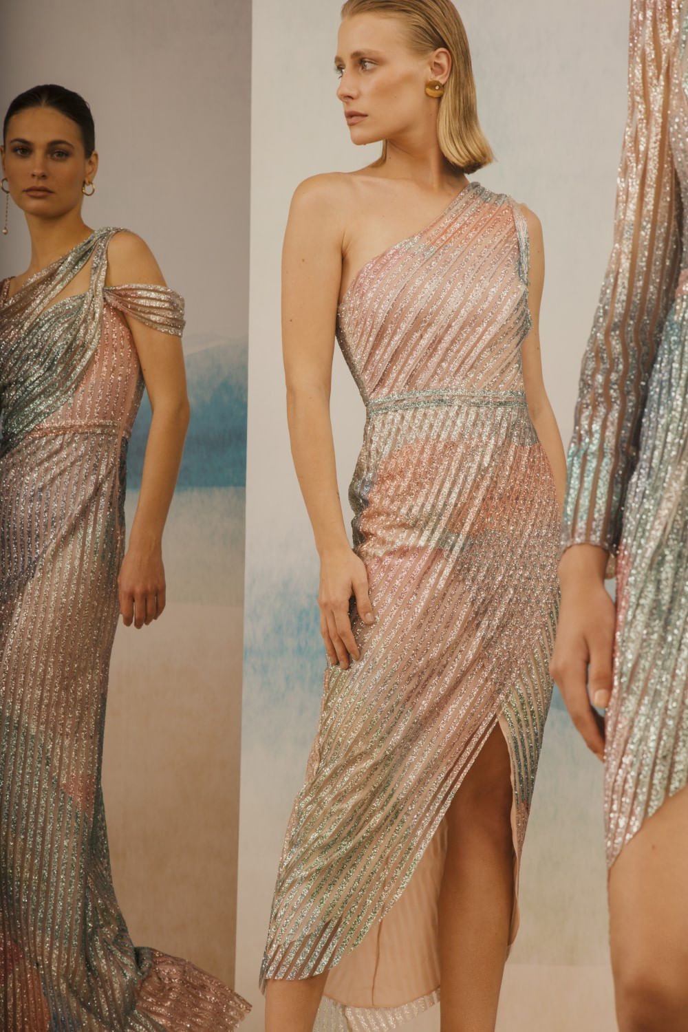 VESTIDO TRANSPASSADO OMBRO ÚNICO MULTICOR