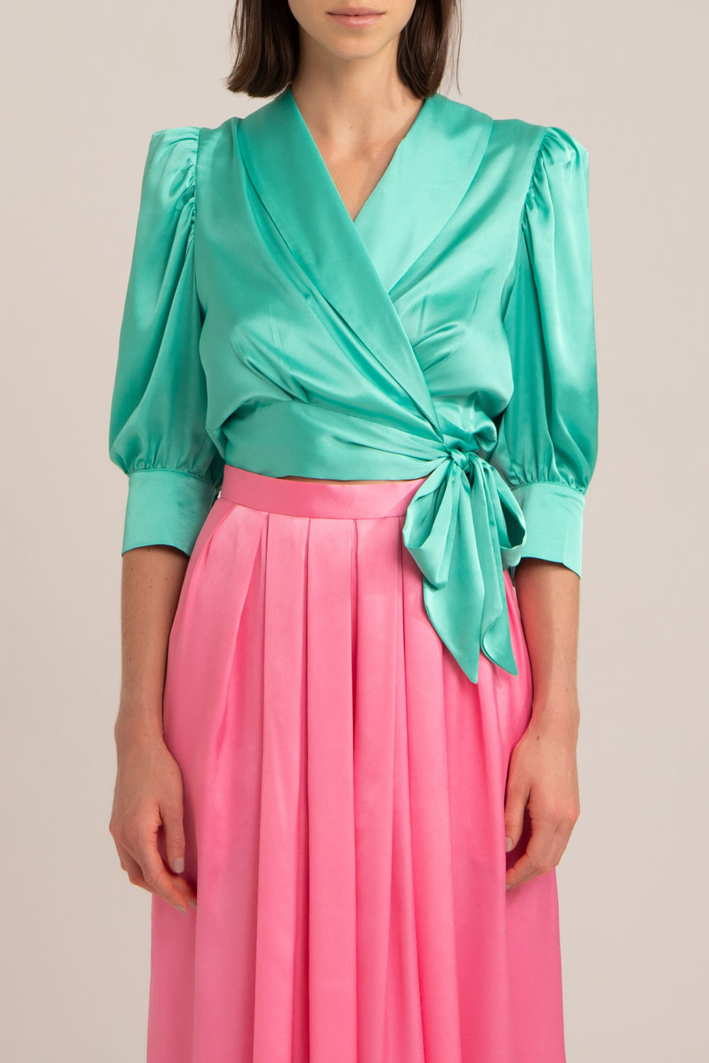 Blusa transpassada cetim slip azul