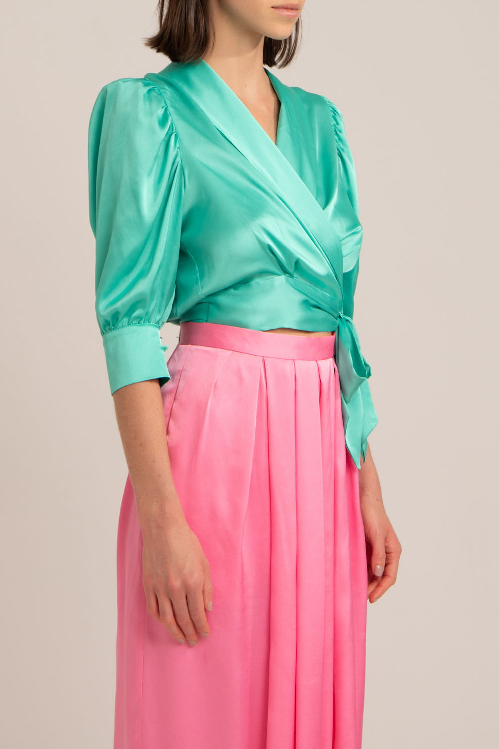 Blusa transpassada cetim slip azul