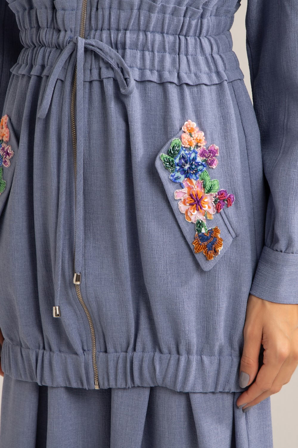 PARKA BORDADA MINIMAL AZUL