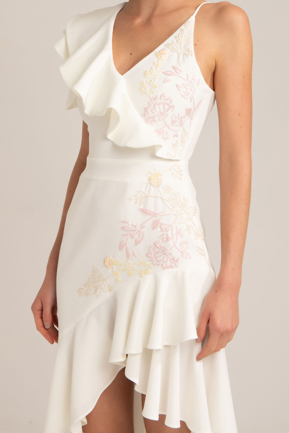 VESTIDO CURTO BABADO MINIMAL OFF WHITE