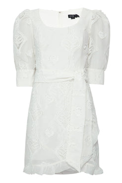 Vestido curto bordado corações off white