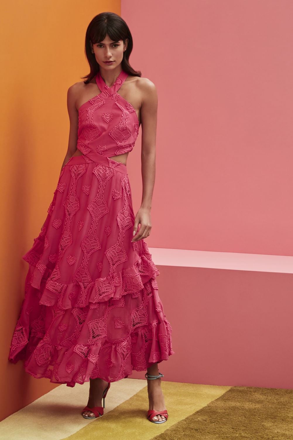 VESTIDO LONGO FRENTE ÚNICA BORDADO CORAÇÕES PINK