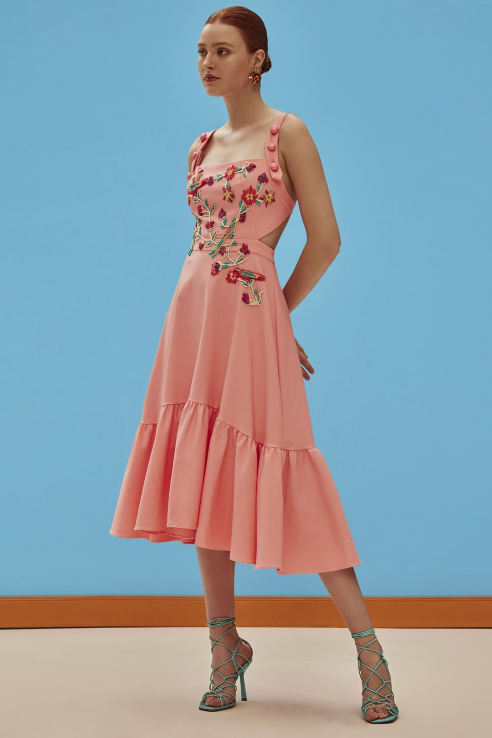 Vestido bordado eletric rosa