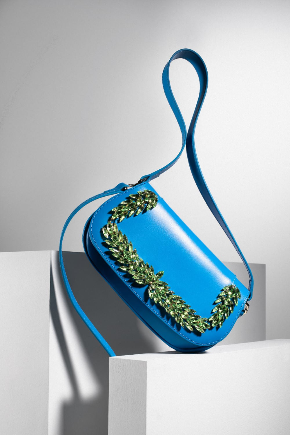 BOLSA TIRACOLO COURO CRISTAL PEQUENA AZUL