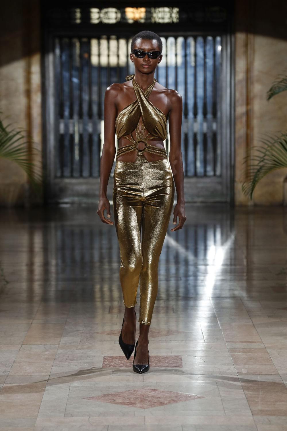 BODY METÁLICO DECOTE CRUZADO GOLDEN VELVET DOURADO