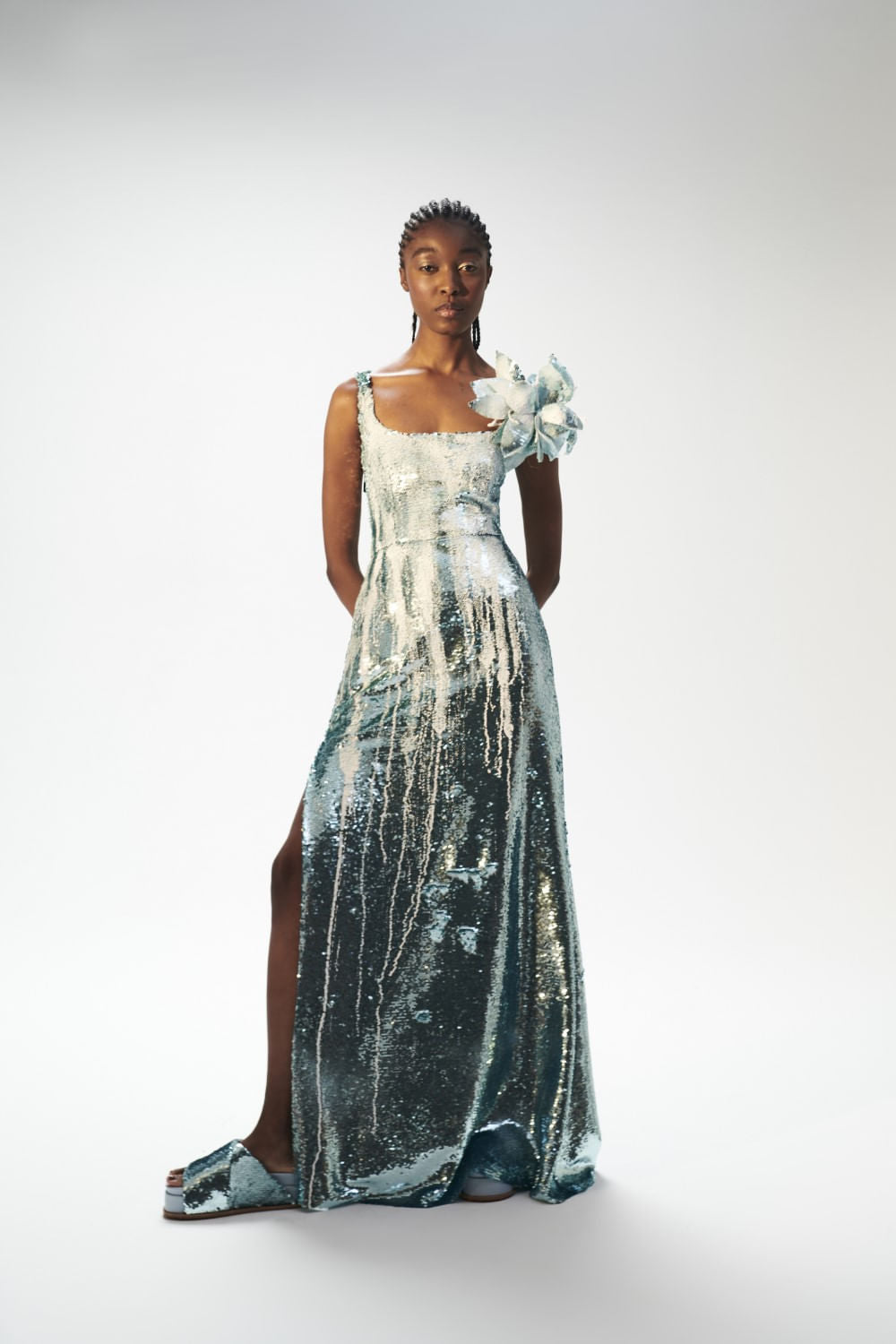 VESTIDO LONGO FENDA PAETÊ PAINT CELESTE