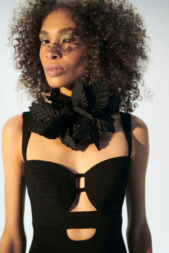 VESTIDO MÍDI RECORTES LOYAL CREPE PRETO
