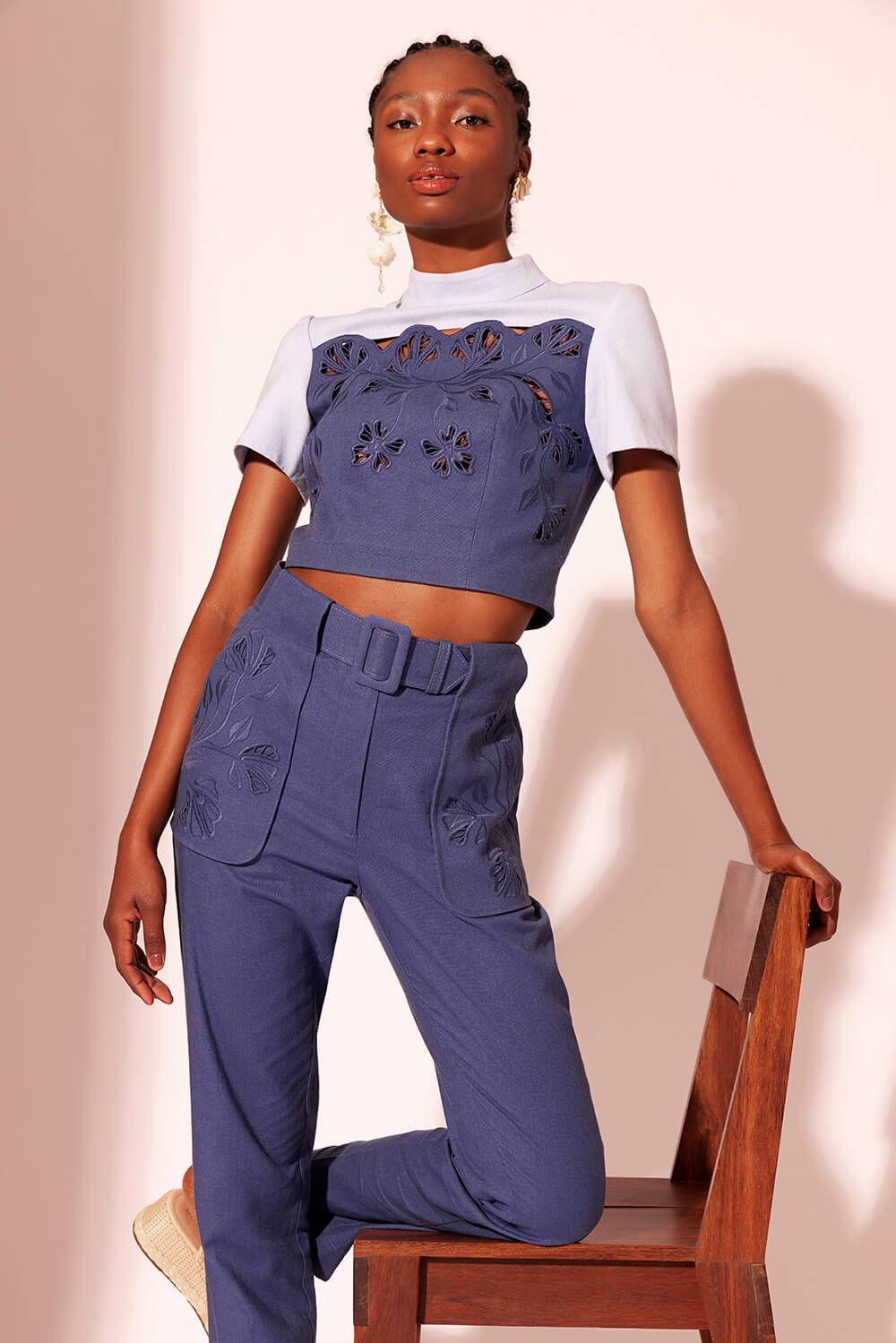 BLUSA RECORTES LINHO RICHELIEU URBAN AZUL MARINHO