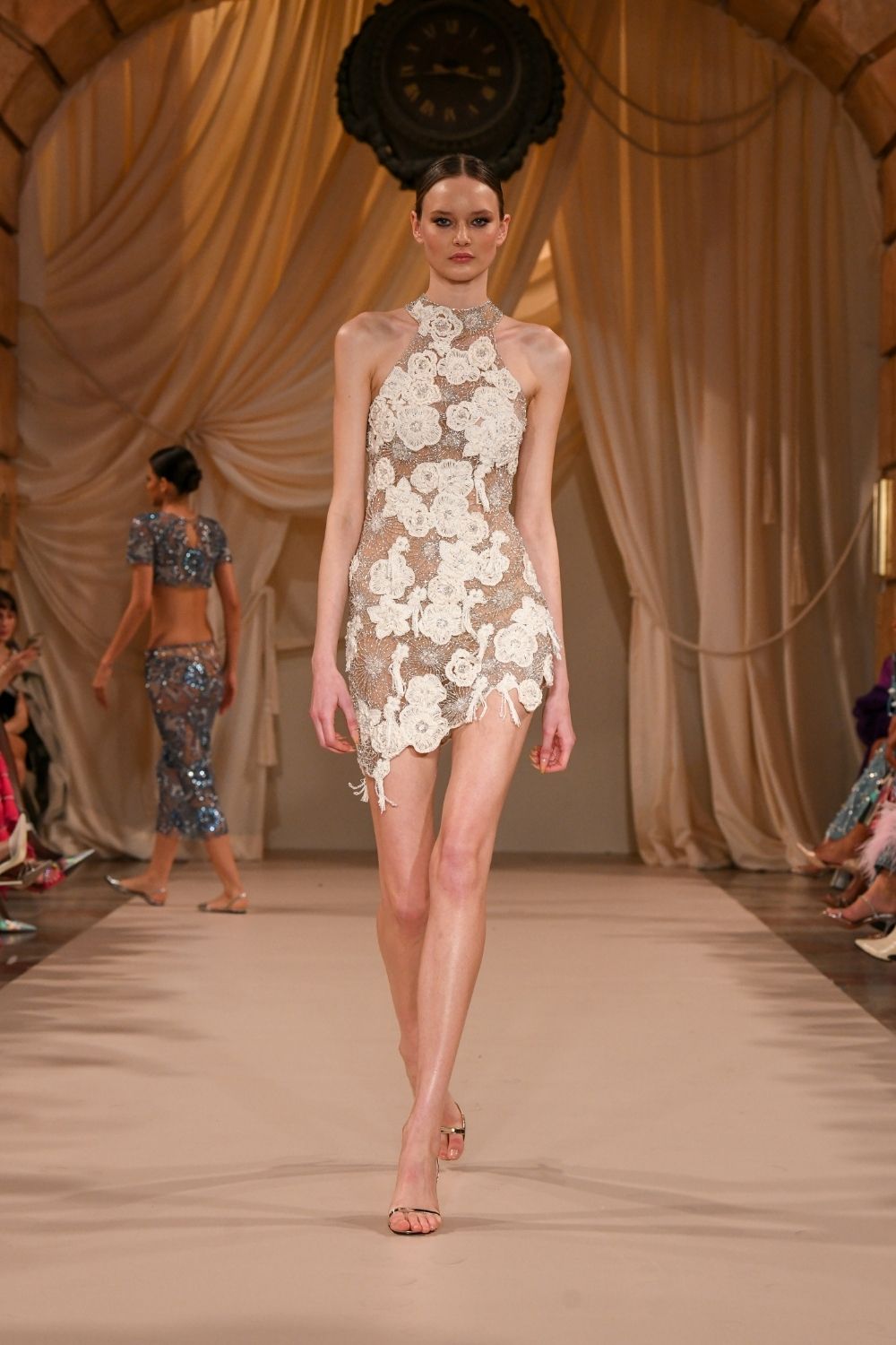 VESTIDO CURTO BORDADO TULE GLAM MOSS OFF WHITE