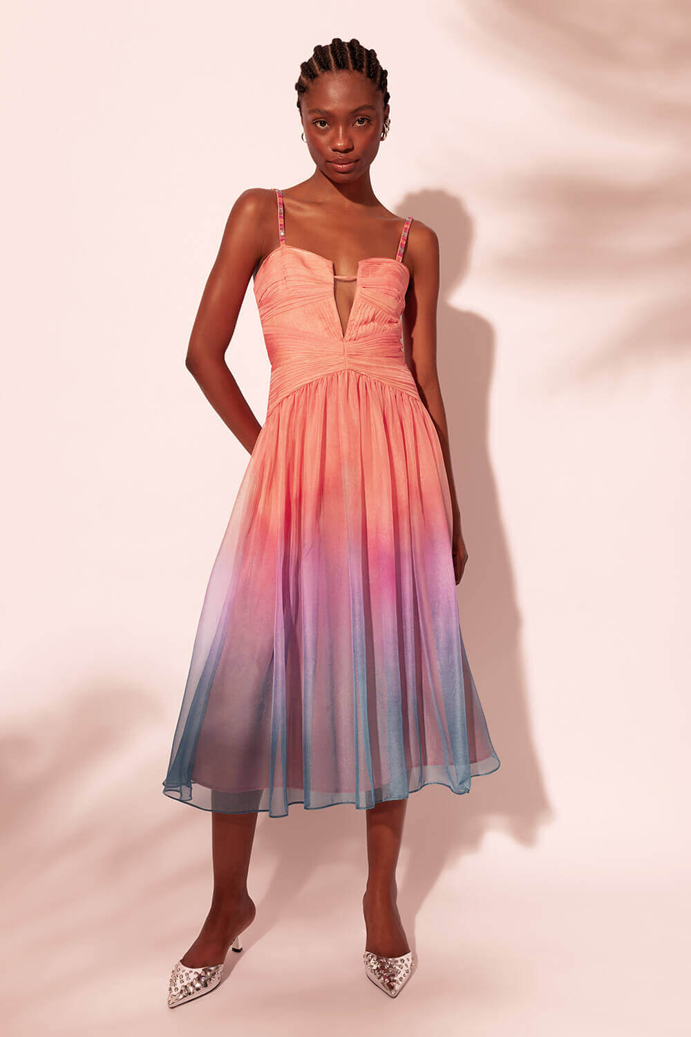 VESTIDO MÍDI DRAPEADO KOBAI DEGRADE MULTICOLOR