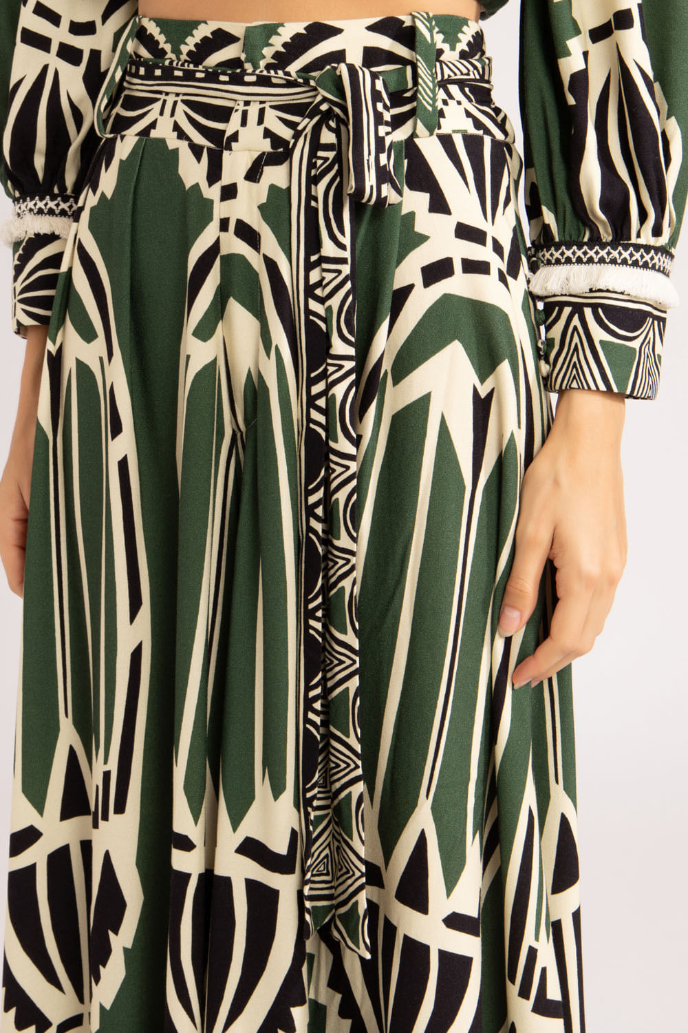 Calça pantacourt ethnic boho
 verde
