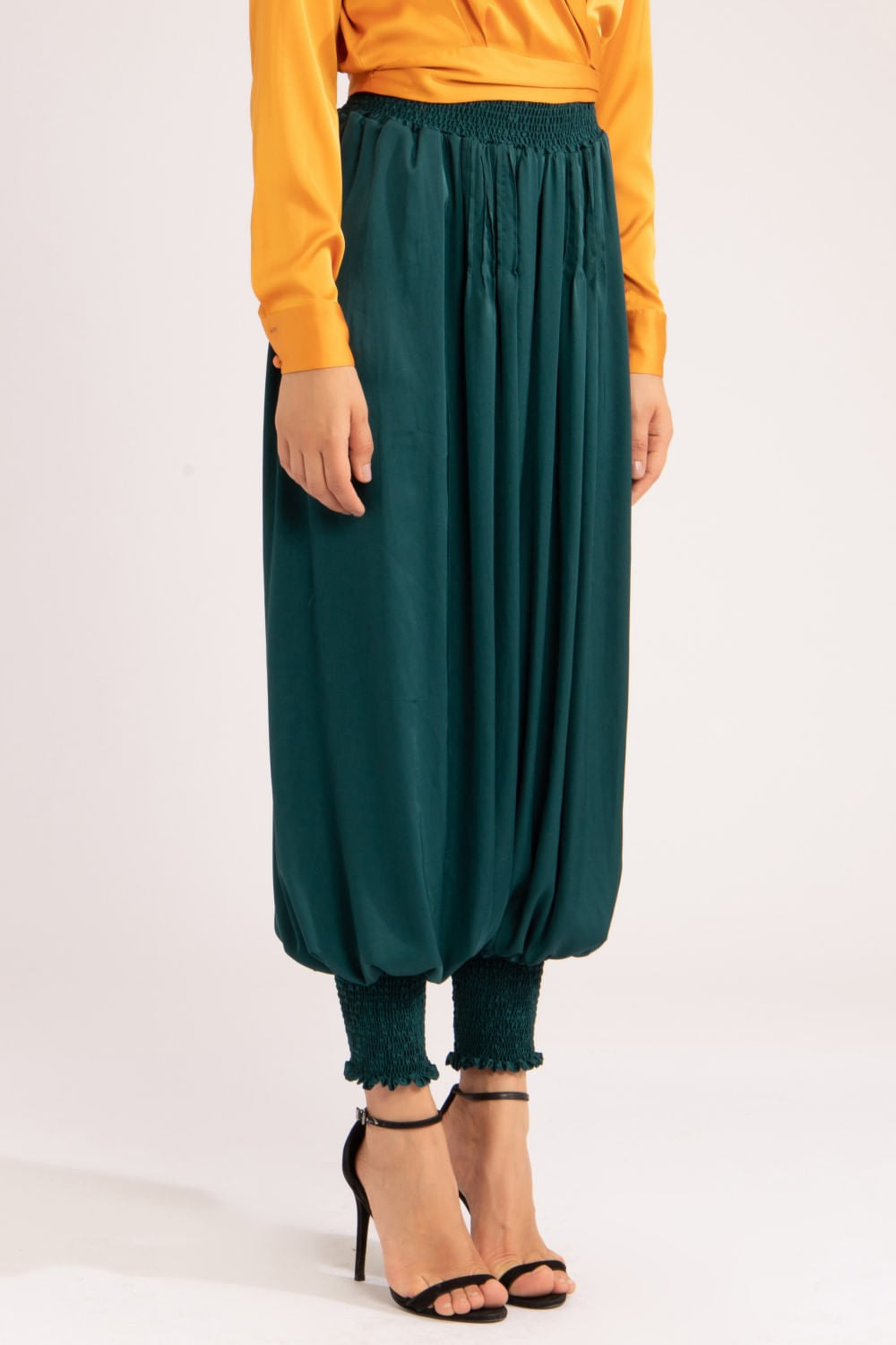 CALÇA AMPLA CETIM SENSORIAL


 VERDE ESCURO