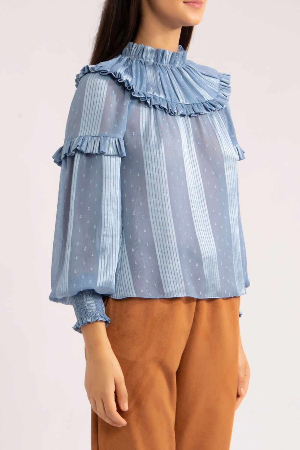 CAMISA GOLA BABADO SILK DOTS
 AZUL CLARO