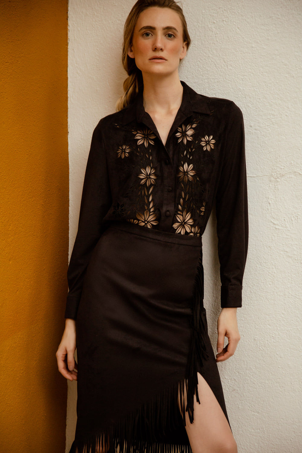 CAMISA BORDADO VAZADO SUEDE
 PRETO