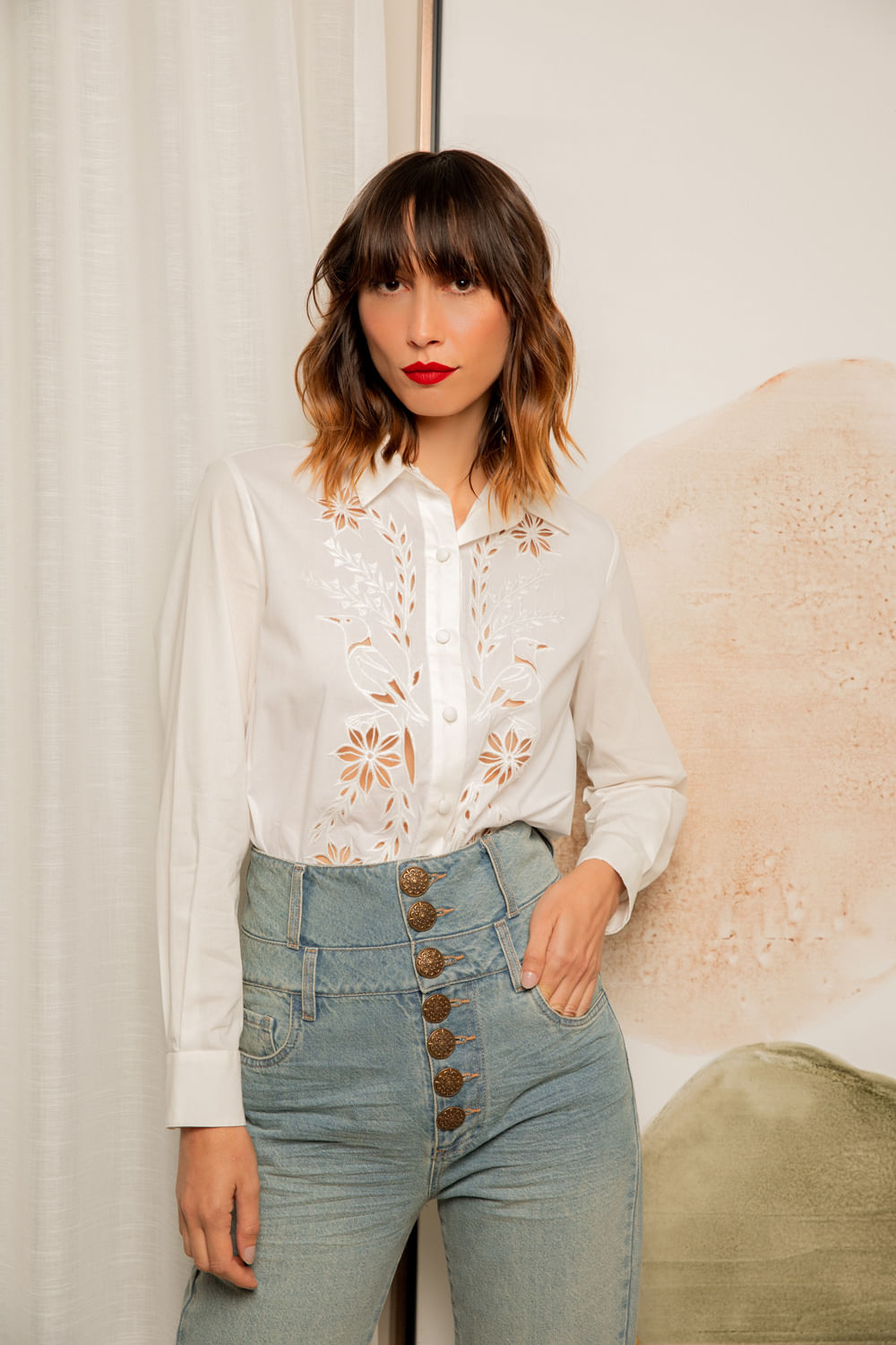 Camisa bordado vazado flores tricoline span 
 off white