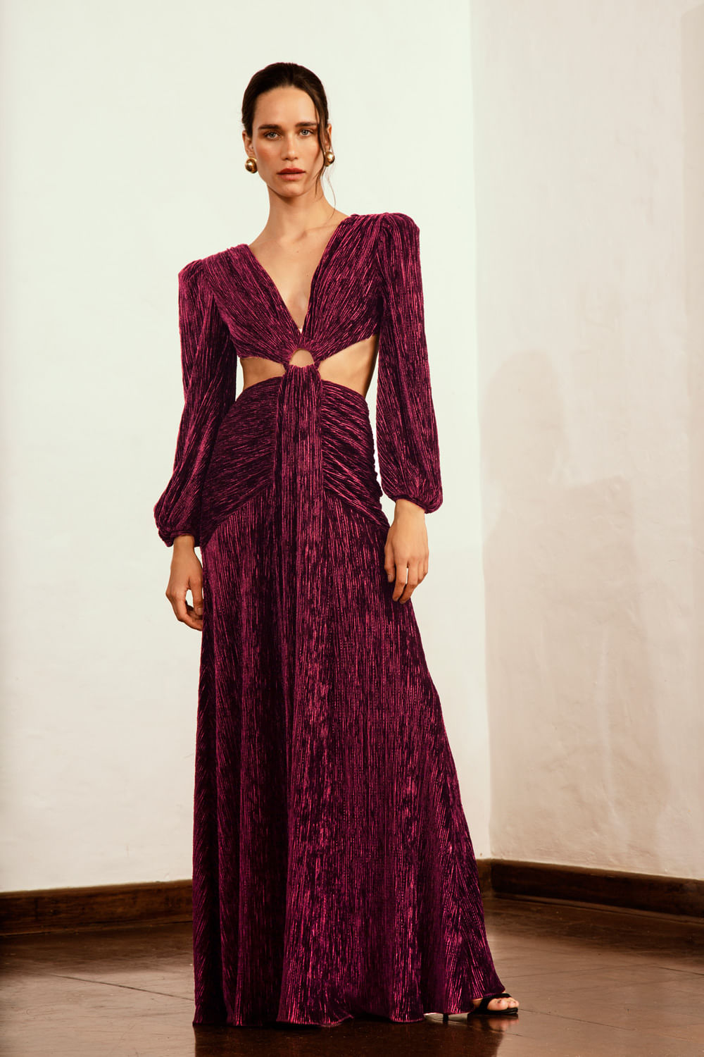 VESTIDO LONGO RECORTES VELUDO PLISSADO
 VINHO