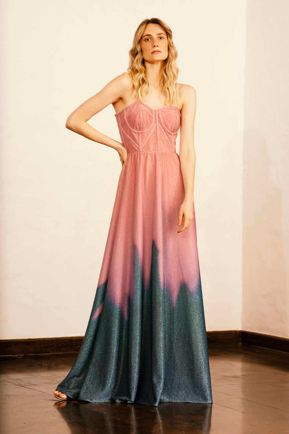 VESTIDO CORSET NEW OMBRÉ

 ROSA COM AZUL