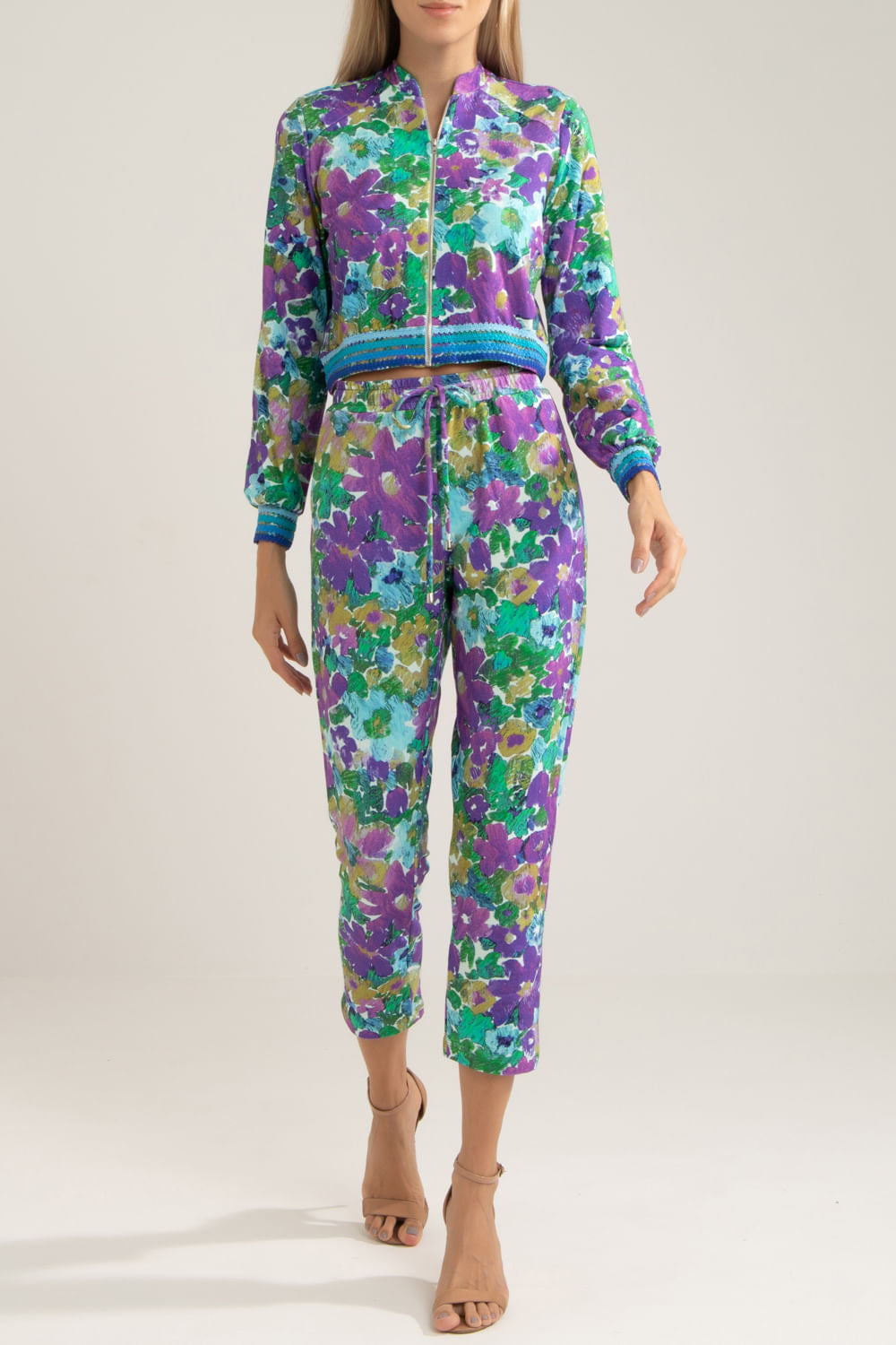 JAQUETA FLORAL GABI

 AZUL