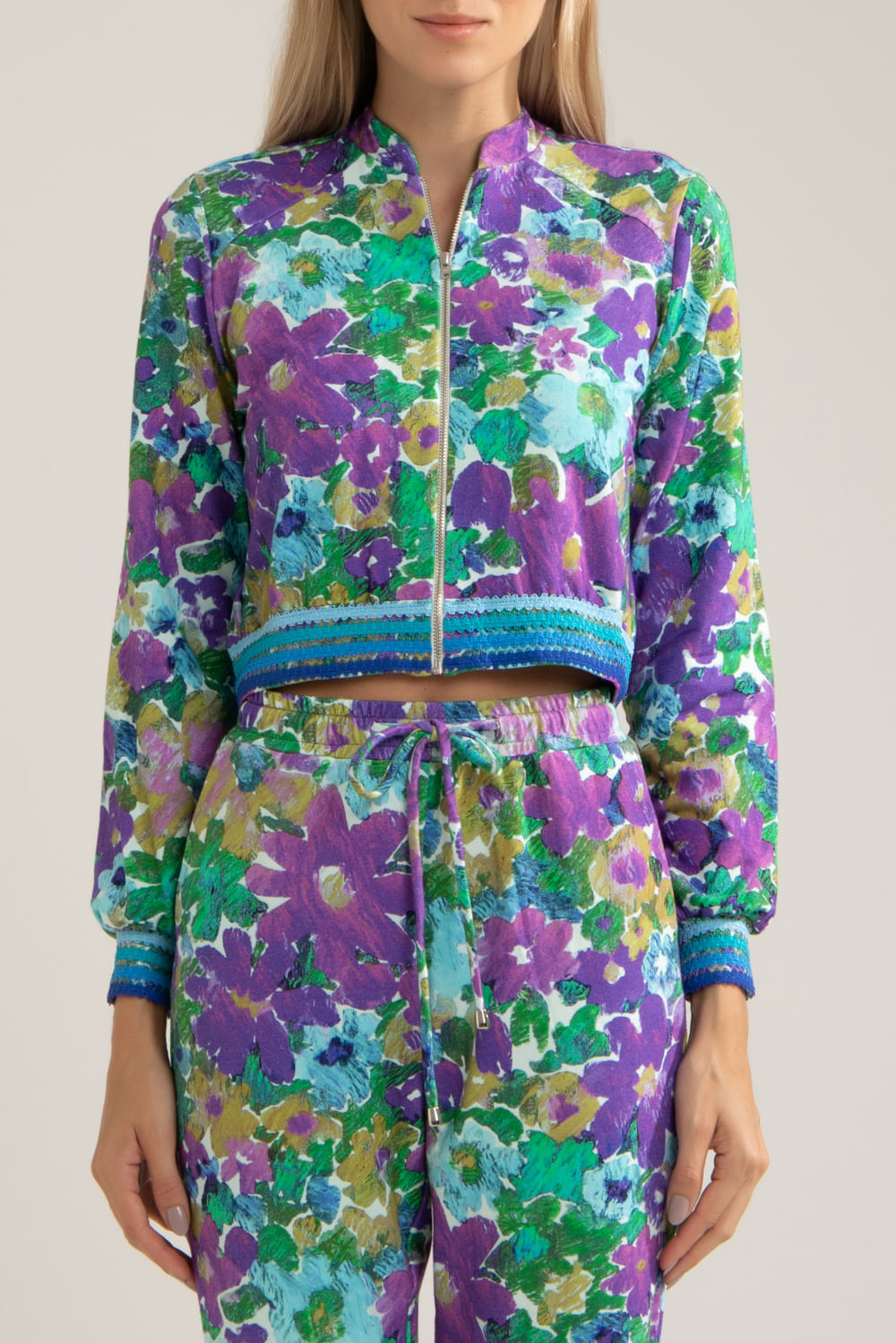 JAQUETA FLORAL GABI

 AZUL