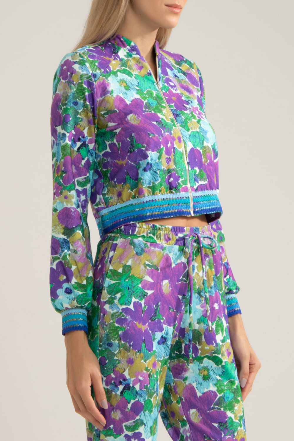 JAQUETA FLORAL GABI

 AZUL