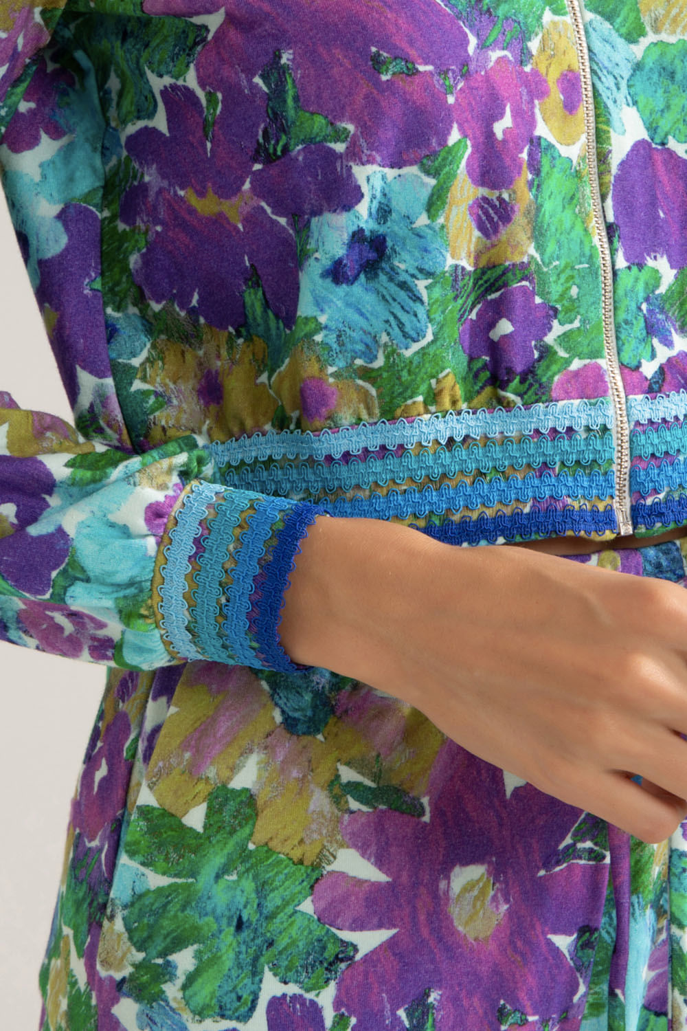 JAQUETA FLORAL GABI

 AZUL