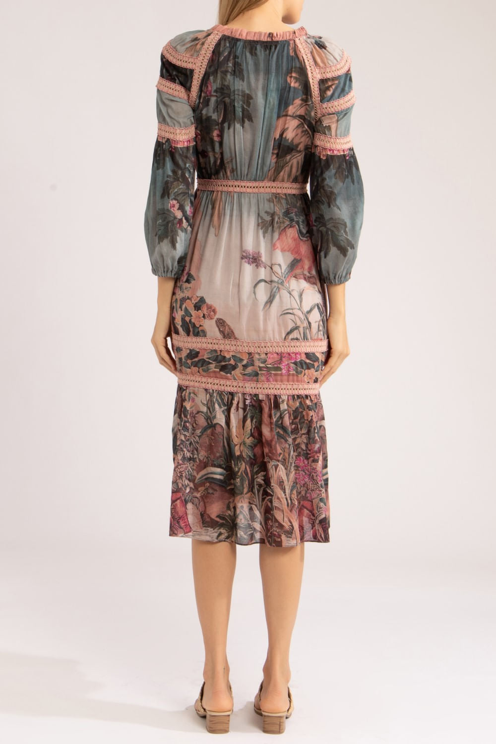 Vestido midi manga vintage macaw
 rosa