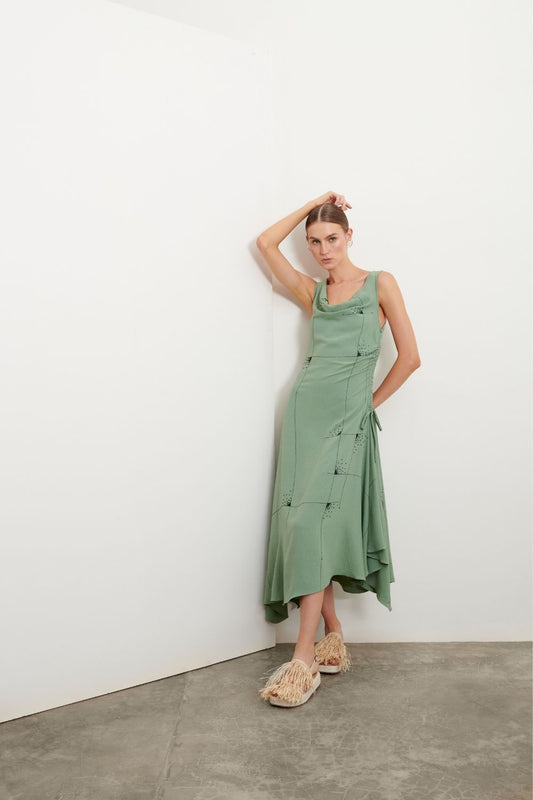 VESTIDO MÍDI ASSIMÉTRICO DECOTE DEGAGÊ - AP03 GREEN