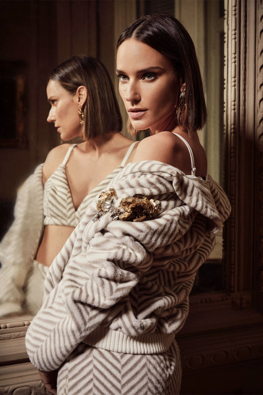 JAQUETA FUR CHEVRON BEGE