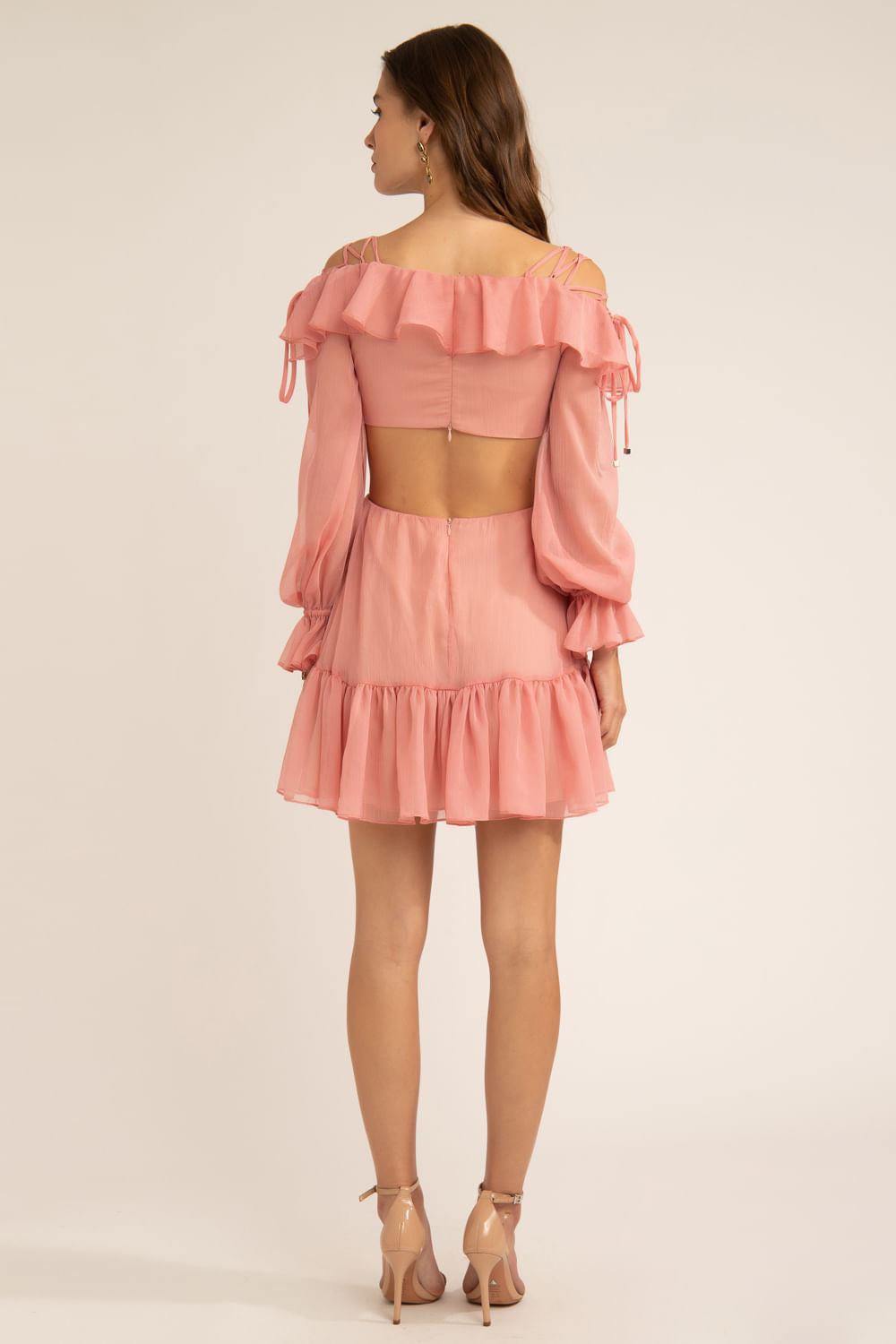 Vestido curto recortes silky plissê rosa
