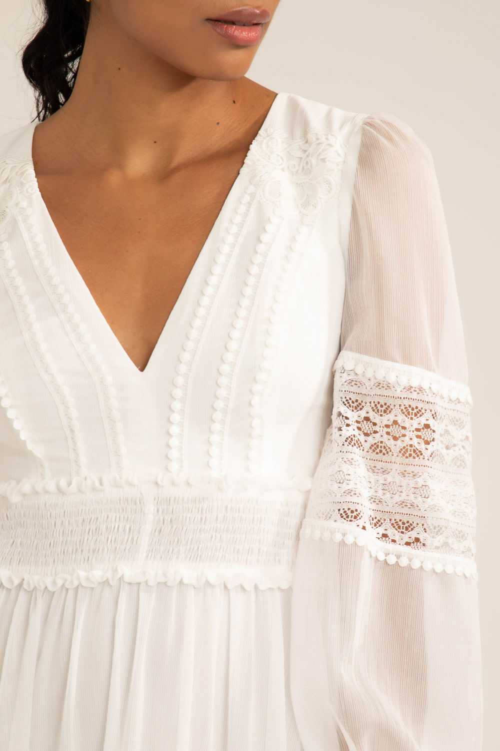 Vestido longo manga renda silky plissê off white