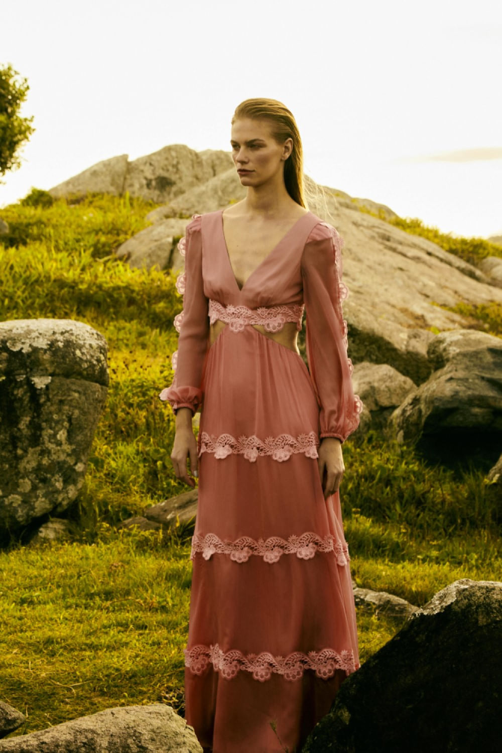 Vestido longo recortes silky plissê rosa