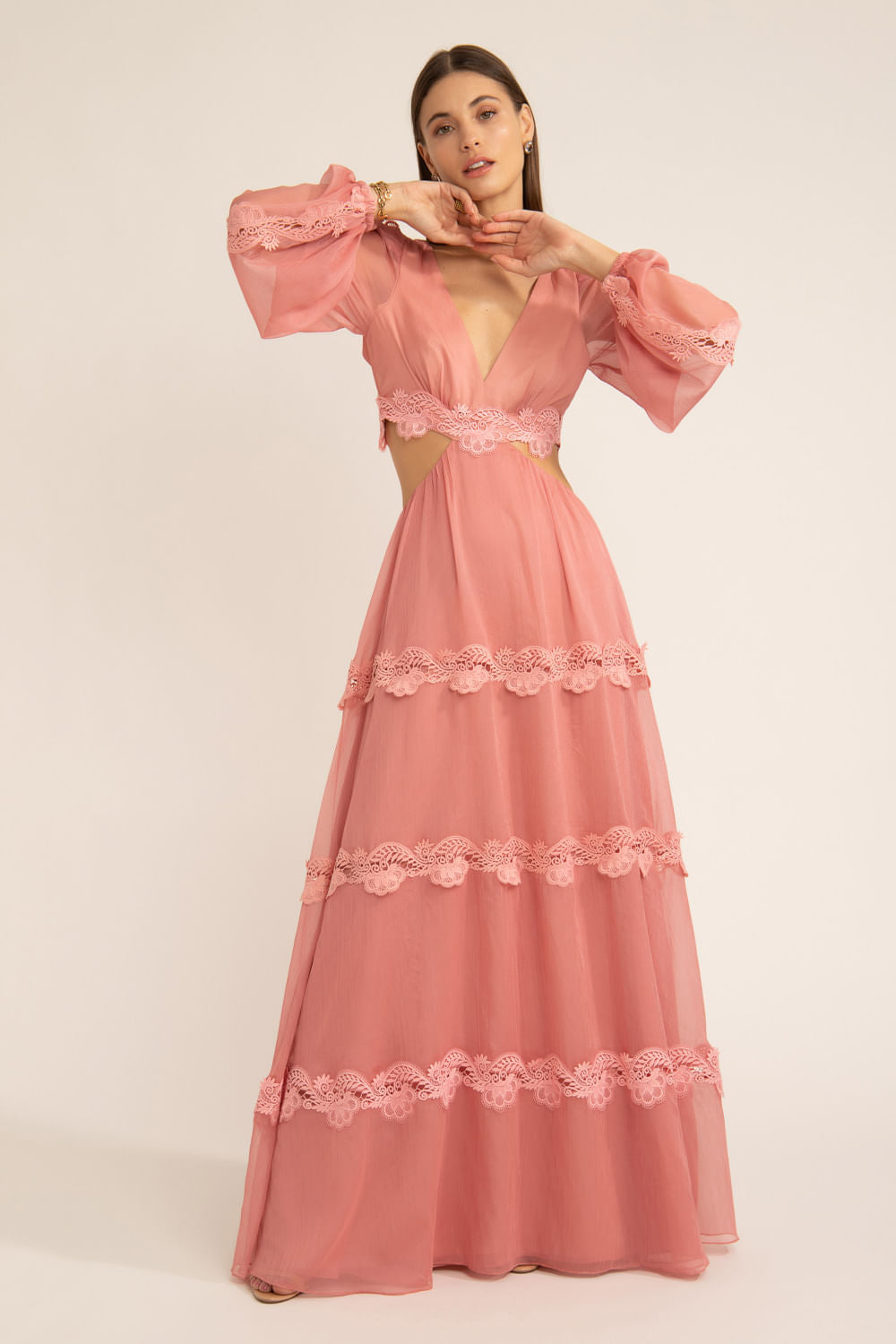 Vestido longo recortes silky plissê rosa
