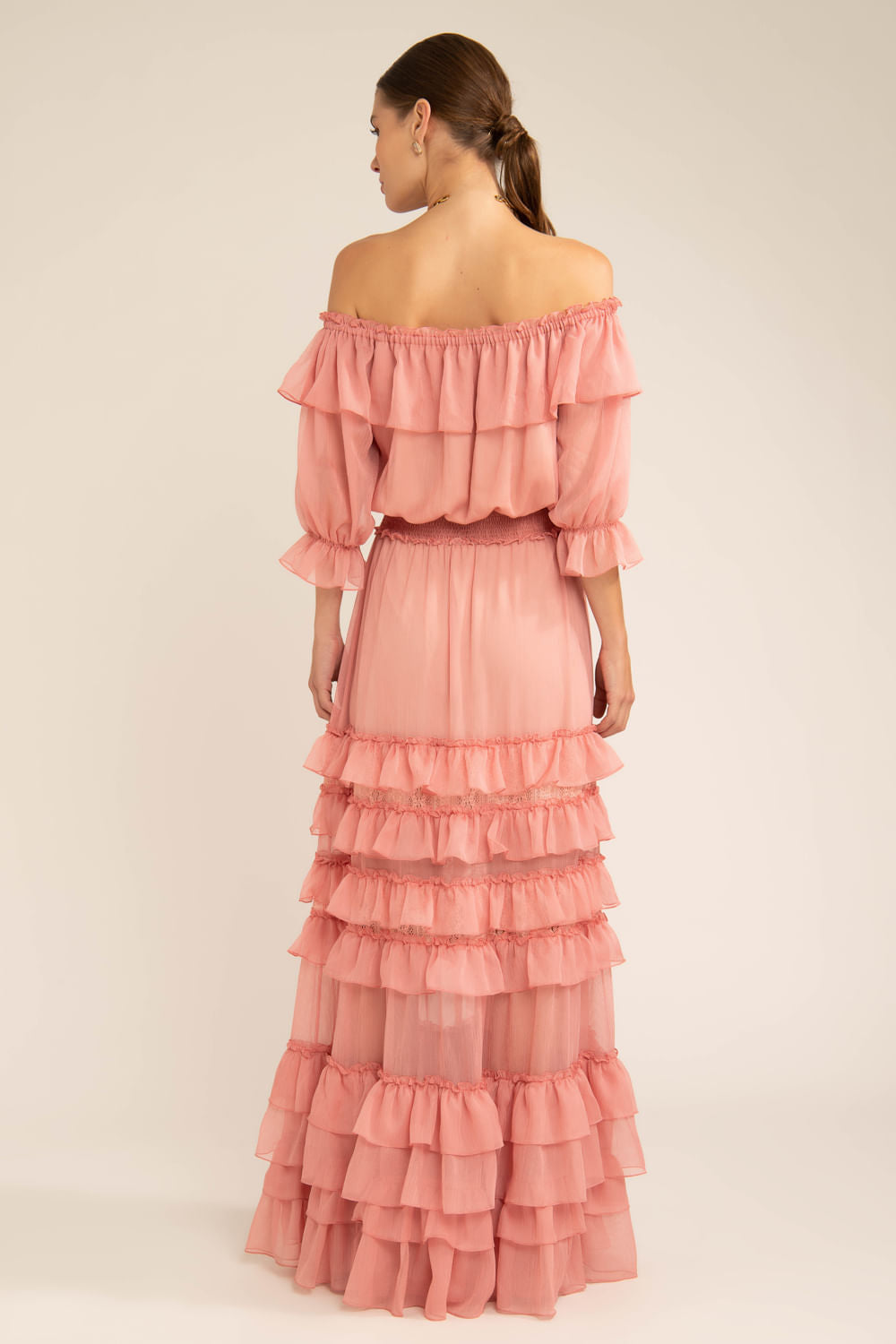 Vestido longo ombro a ombro silky plissê rosa