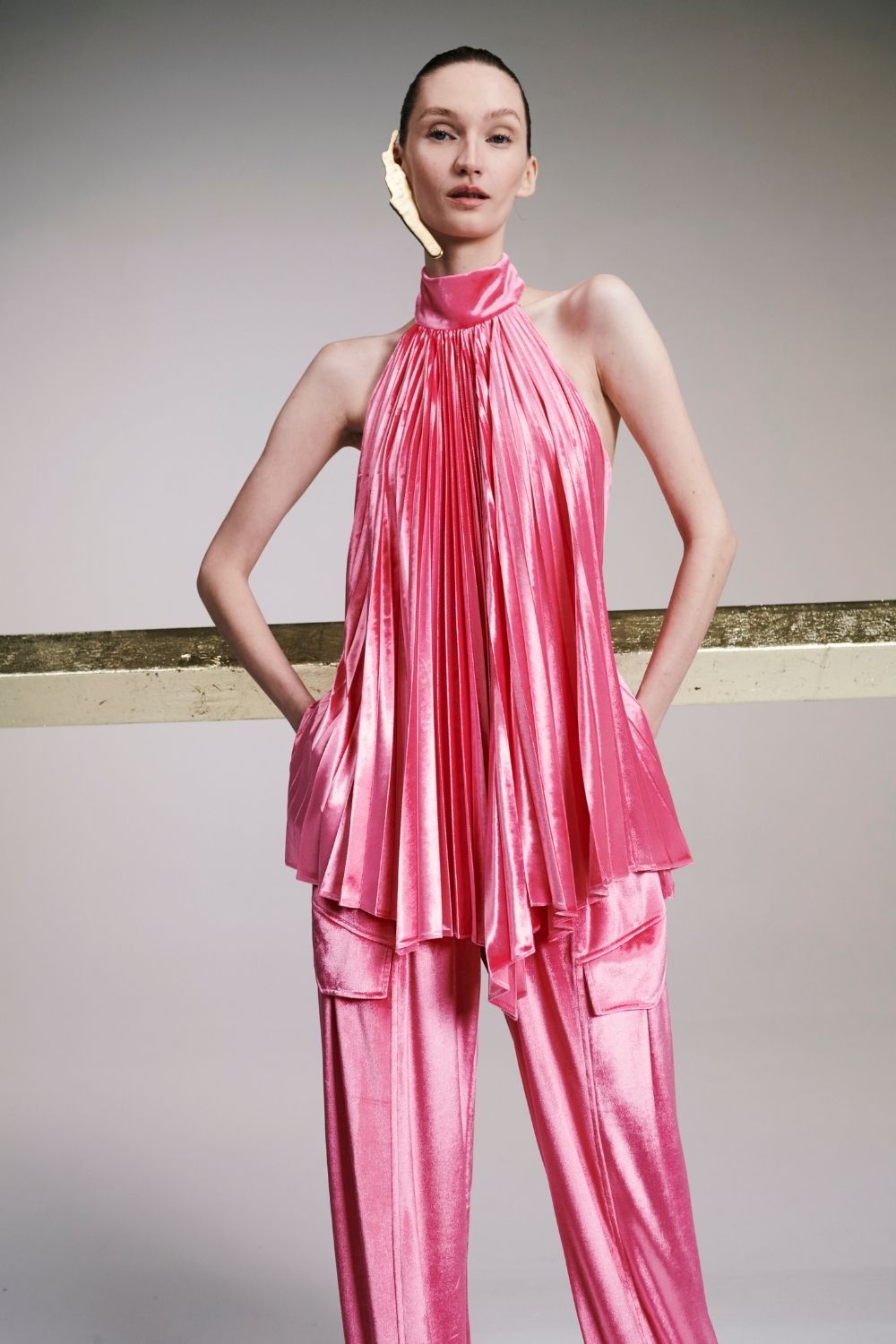 BLUSA FRENTE ÚNICA VELUDO PLISSADO ROSA
