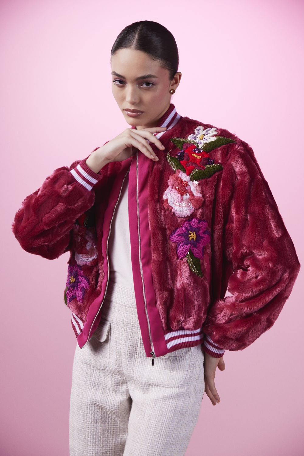 JAQUETA BORDADA FAUX FUR GEORGY ROSA