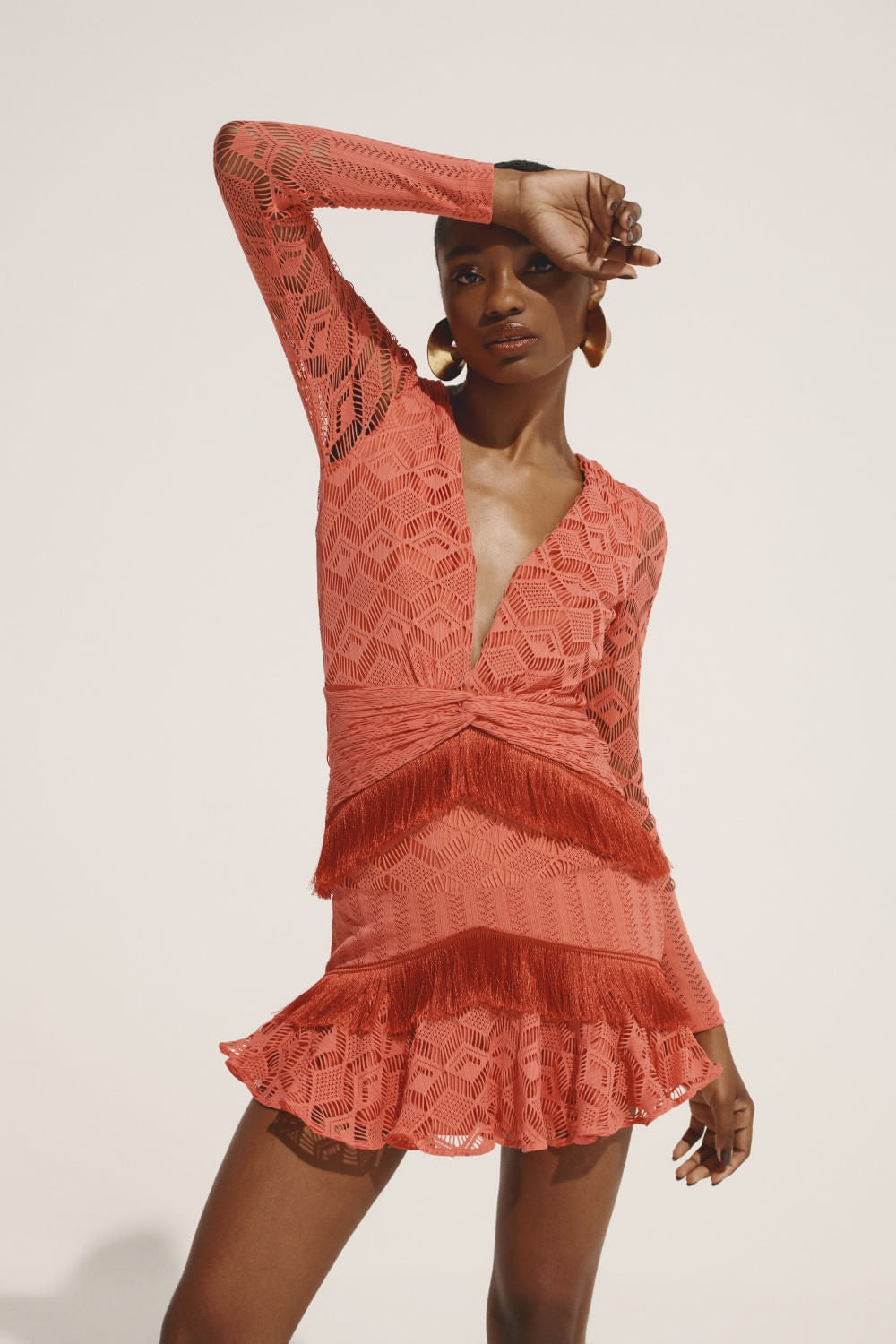 VESTIDO CURTO FRANJAS TELA GEO LUDIC CORAL