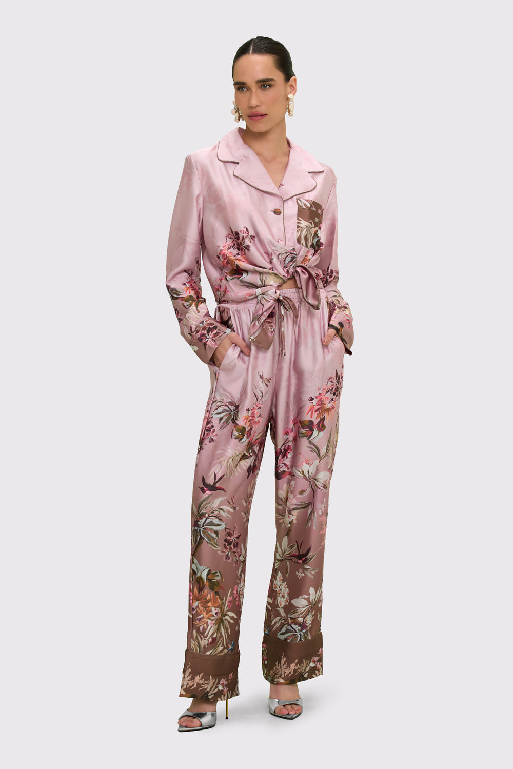 PIJAMA LONGO FLORA MARROM