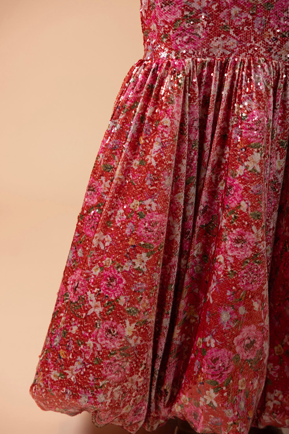 SAIA LONGA PAETÊ PEONY VERMELHO