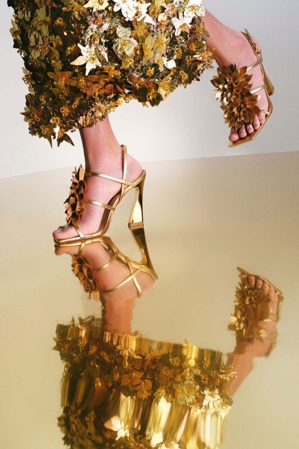 SANDÁLIA CARMEN DOURADO